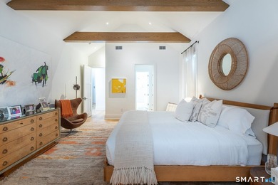 Refined Luxury. Rare Direct Lakefront Home within the Coveted - photo 18