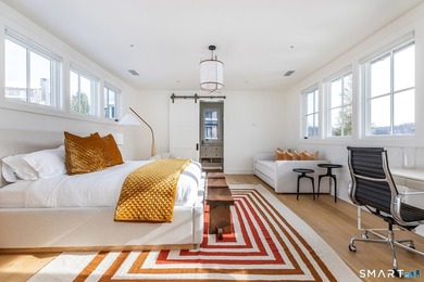 Refined Luxury. Rare Direct Lakefront Home within the Coveted - photo 20
