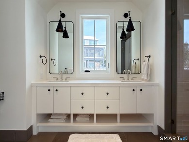 Refined Luxury. Rare Direct Lakefront Home within the Coveted - photo 21