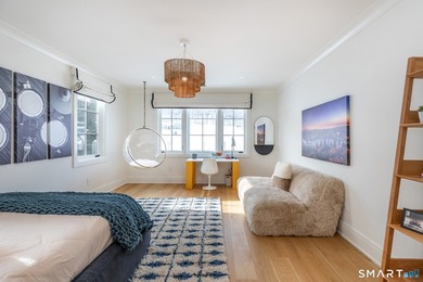 Refined Luxury. Rare Direct Lakefront Home within the Coveted - photo 22