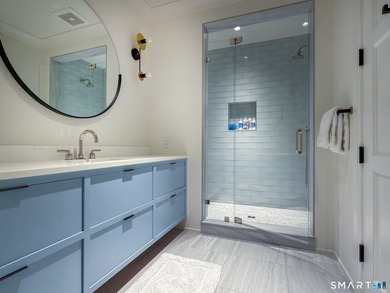 Refined Luxury. Rare Direct Lakefront Home within the Coveted - photo 23