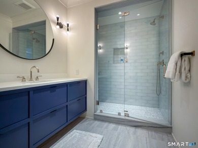 Refined Luxury. Rare Direct Lakefront Home within the Coveted - photo 25