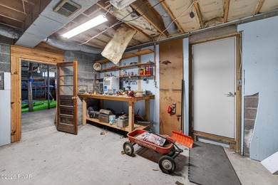 LAKEFRONT CHALET WITH A PRIVATE DOCK LOCATED IN A STR FRIENDLY - photo 42