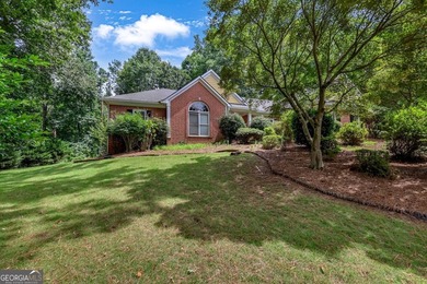Welcome home to this beautifully maintained 3-sided brick ranch - photo 2