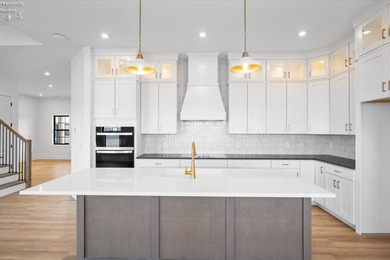 Seller's MOTIVATED, bring your offers! Welcome to this stunning - photo 12