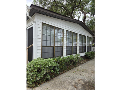 NEW LISTING ALERT. Very spacious 3 bedroom and 2 bath property - photo 6