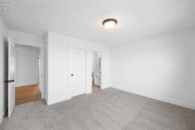 Seller's MOTIVATED, bring your offers! Welcome to this stunning - photo 38