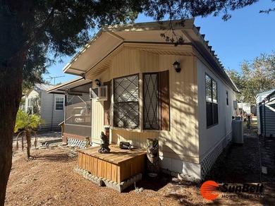 (private lake, pond, creek) Home For Sale in Deltona Florida