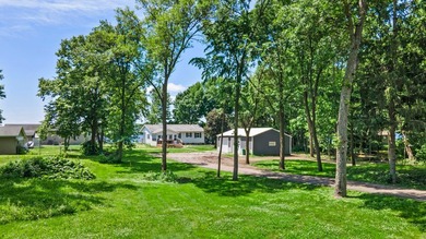 Experience lake life at its best on beautiful Sauk Lake! This - photo 2