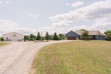 Rare opportunity to own a one-of-a-kind property with frontage - photo 1