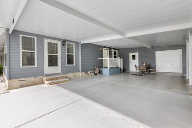2/2 Manufactured home on a corner lot in the Village of Silver - photo 2