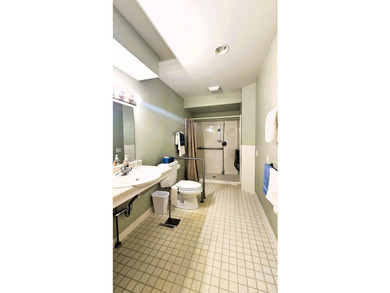 Well-maintained, handicap-accessible condo featuring 2 bedrooms - photo 14