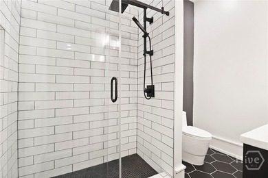 EXECUTIVE RENTAL! SOLD FULLY FURNISHED! Why rent when you can - photo 21