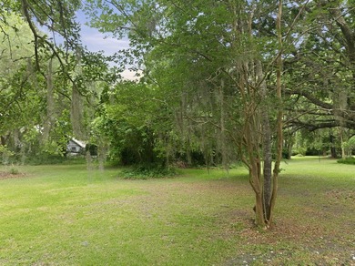 Welcome to 135 Scotia Street in the heart of McClellanville, a - photo 4
