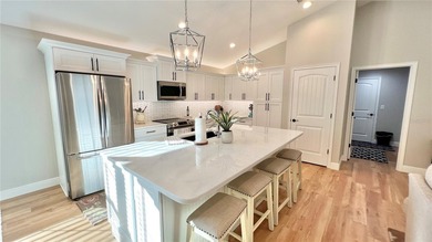 Beautiful 3 Bedroom, 2 Bath single family home located in the - photo 4