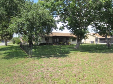 Welcome to this beautifully maintained 2-bedroom, 2-bath home - photo 8