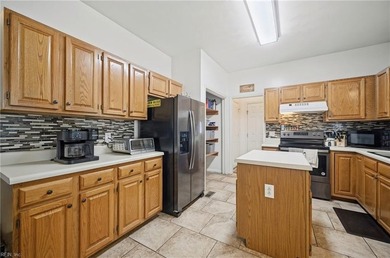 Welcome home to Wellington! This spacious 4-bedroom, 2.5-bath - photo 22