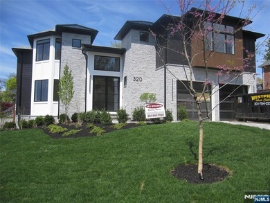 NEW CONSTRUCTION MODERN STYLE. OVER 6500 SQ.FT.OPEN FLOOR PLAN - photo 1