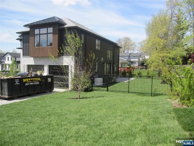 NEW CONSTRUCTION MODERN STYLE. OVER 6500 SQ.FT.OPEN FLOOR PLAN - photo 3