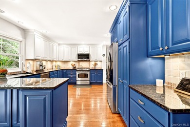 Nestled on a quiet cul-de-sac in Mamaroneck's sought-after - photo 14