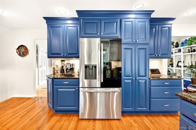 Nestled on a quiet cul-de-sac in Mamaroneck's sought-after - photo 16