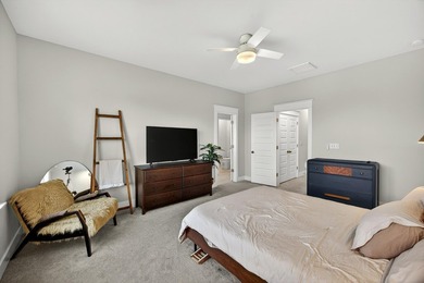 Luxury meets convenience in the sought-after marsh front - photo 19