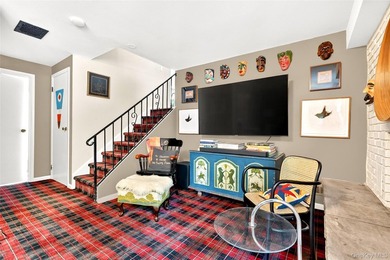 Nestled on a quiet cul-de-sac in Mamaroneck's sought-after - photo 30