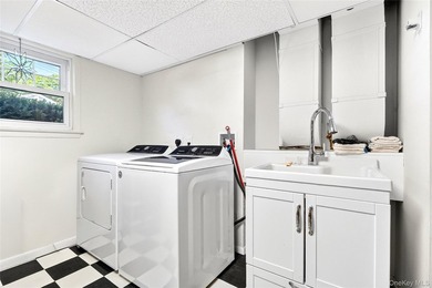Nestled on a quiet cul-de-sac in Mamaroneck's sought-after - photo 34