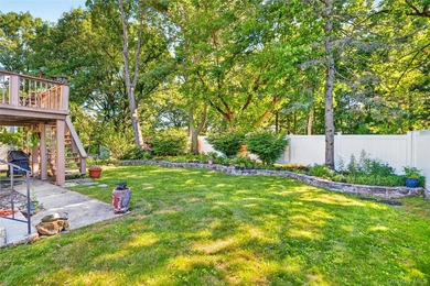 Nestled on a quiet cul-de-sac in Mamaroneck's sought-after - photo 38