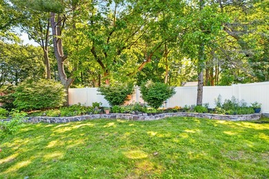Nestled on a quiet cul-de-sac in Mamaroneck's sought-after - photo 40