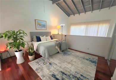This top-floor end-unit townhome offers a spacious living room - photo 1