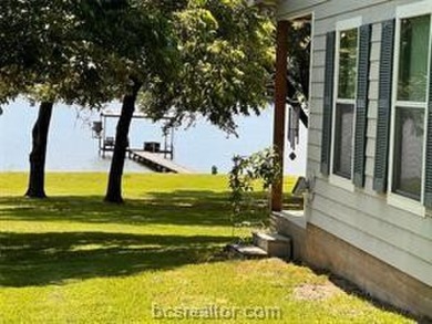 Lake Limestone Home For Sale in Donie Texas