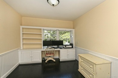 Welcome to 4 Hampton Court, where exceptional layout, property - photo 15