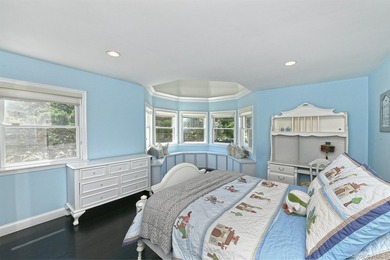 Welcome to 4 Hampton Court, where exceptional layout, property - photo 24