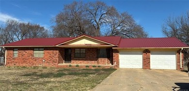 Discover peaceful country living with this charming ranch style - photo 1