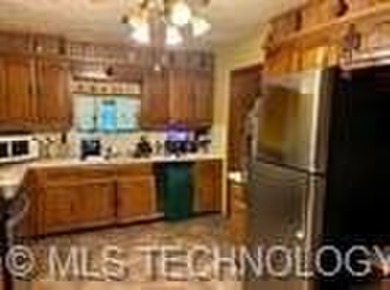 Discover peaceful country living with this charming ranch style - photo 5