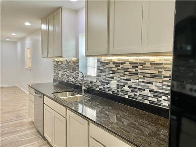 Flour Bluff District presents an impressive three-bedroom - photo 11