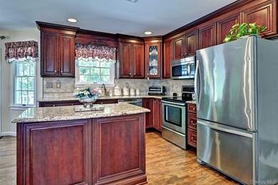 Elegant and Immaculate 4 Bedroom, 2 1/2 Bath Victorian Style - photo 11