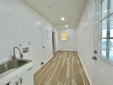 Flour Bluff District presents an impressive three-bedroom - photo 20