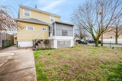 Welcome to this Charming Colonial in the heart of Bellmore. This - photo 20