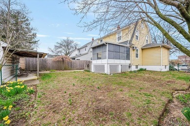 Welcome to this Charming Colonial in the heart of Bellmore. This - photo 21