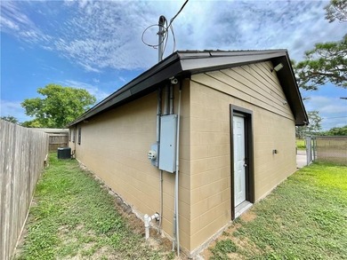 Flour Bluff District presents an impressive three-bedroom - photo 22