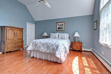 Elegant and Immaculate 4 Bedroom, 2 1/2 Bath Victorian Style - photo 22