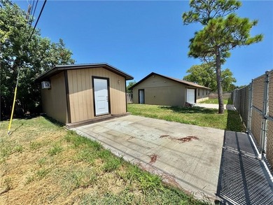 Flour Bluff District presents an impressive three-bedroom - photo 23