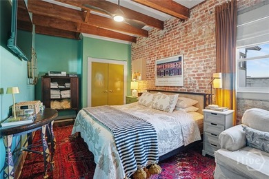 Ideally located in the heart of Savannah's National Historic - photo 24