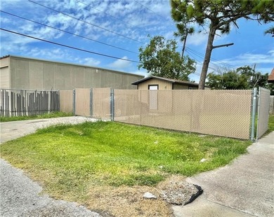 Flour Bluff District presents an impressive three-bedroom - photo 29