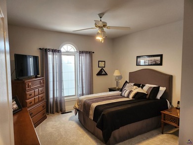 Stunning golf course home located in the highly sought-after The - photo 31
