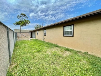 Flour Bluff District presents an impressive three-bedroom - photo 32