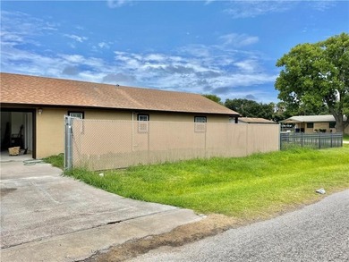 Flour Bluff District presents an impressive three-bedroom - photo 33