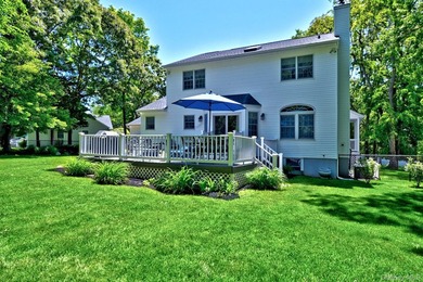 Elegant and Immaculate 4 Bedroom, 2 1/2 Bath Victorian Style - photo 33